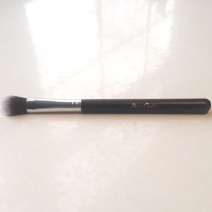 Beau Gâchis Illuminator Brush